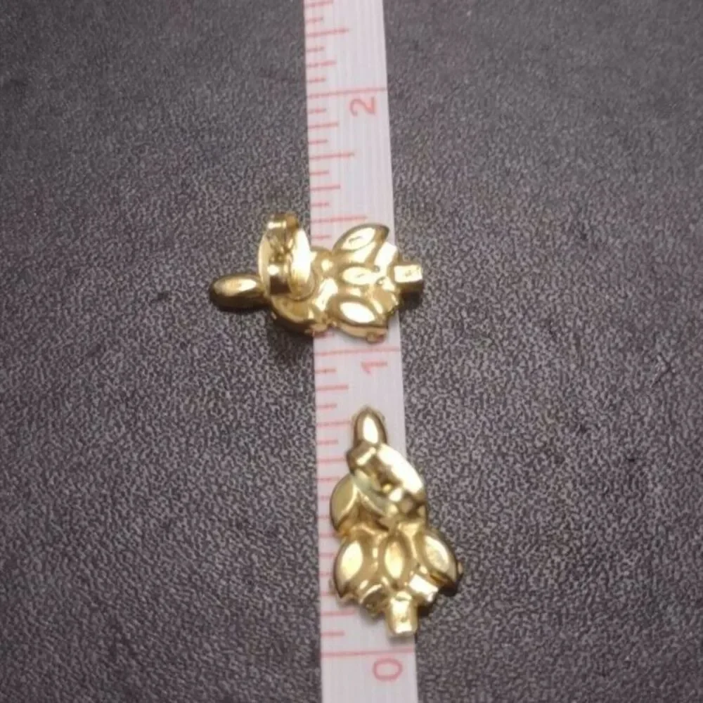 Vintage gold tone rhinestone holiday earrings tree dainty red green
